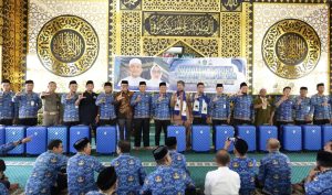 Konsisten Salat Berjamaah di Masjid, Bupati Luwu Timur Hadiahi Pegawai dan Kepala Desa Umroh Bulan Ini