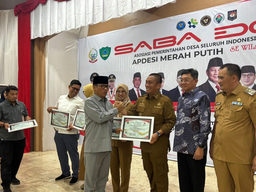 Peduli Desa, Mendes PDT Kasih Penghargaan ke Bupati Irwan Bachri Syam