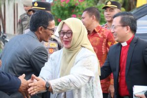 Natal Tomoni Timur, Wabup Puspawati Pesankan Jaga Keluarga