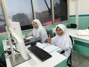 Siswi SMPN 2 Malili Marzaqah dan Annisa Lolos ke Nasional Coding dan AI