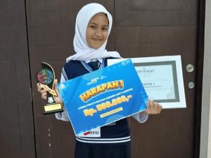 ‎Dwi Maulani Siswi SMP 3 Angkona Raih Juara Pidato Bahasa Inggris Anti Korupsi
