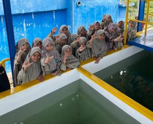Murid SDIT Insan Rabbani Malili Belajar Pengolahan Air Bersih di Perumdam Waemami Luwu Timur