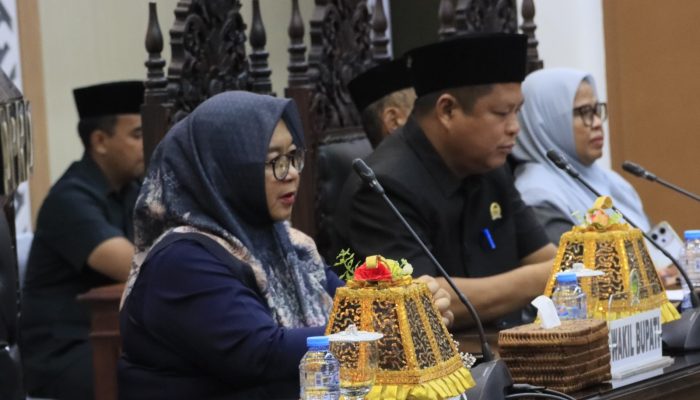 Wabup Puspa Dengarkan Pandangan Umum Fraksi DPRD Luwu Timur untuk Tiga Ranperda