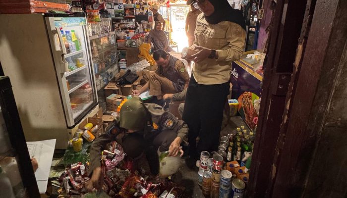 Tim Pengawasan Obat dan Makanan Sidak Pasar Angkona, Cari Obat dan Makanan ‘Bermasalah’