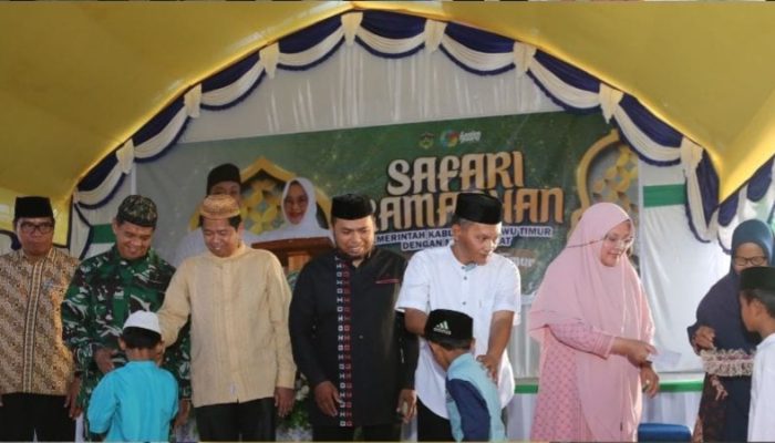 Safari Ramadhan di Tomoni Timur, Pemkab Luwu Timur Beri Santunan dan Bedah Rumah