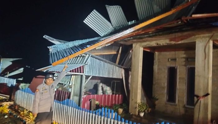 Angin Puting Beliung Rusak Rumah di Burau Pantai Hingga Listrik Terpaksa Padam