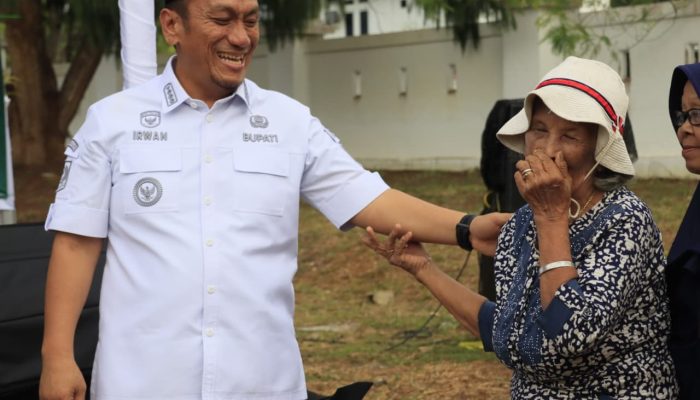 Penerima Kartu Luwu Timur Lansia Bertambah 1.500, Bupati Irwan Bachri Syam: Lapor Kalau Ada Penyimpangan