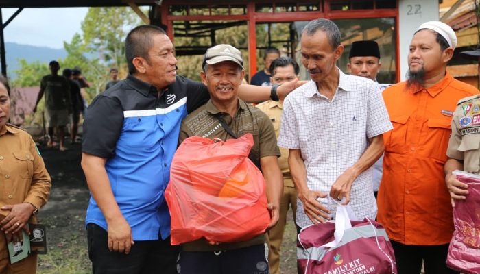 Bupati Tinjau Rumah yang Terbakar di Rendehaka, Upayakan Bantuan Rumah Dipercepat