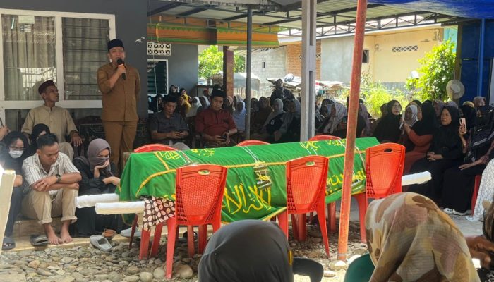 Bupati Luwu Timur Lepas Jenazah Ayahanda Kades Lampenai di Wotu