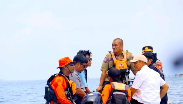 Bupati Luwu Timur Pakai Perahu Karet Cek Keamanan Wisatawan di Pantai Balo-balo dan Ujung Suso