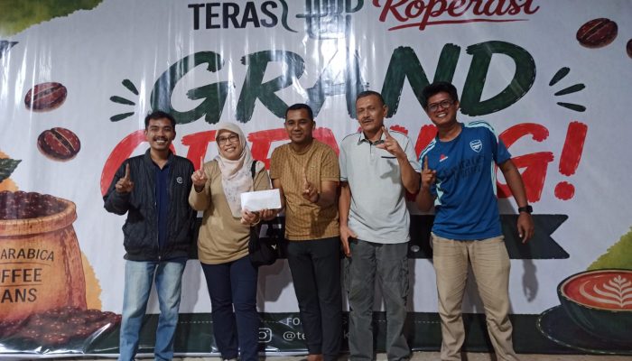 Arief-Hery dari Gardu Teduh Juara Turnamen Domino Grand Opening Teras Koperasi PT Vale