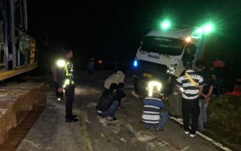 Satlantas Polres Luwu Timur Evakuasi Tronton Jalur Trans Sulsel-Sultra
