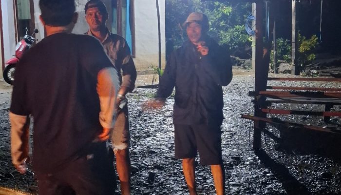 Tengah Malam, Kepala Dinas PUPR Luwu Timur Yusran Achmad Tinjau Korban Banjir di Rindo-rindo Mangkutana