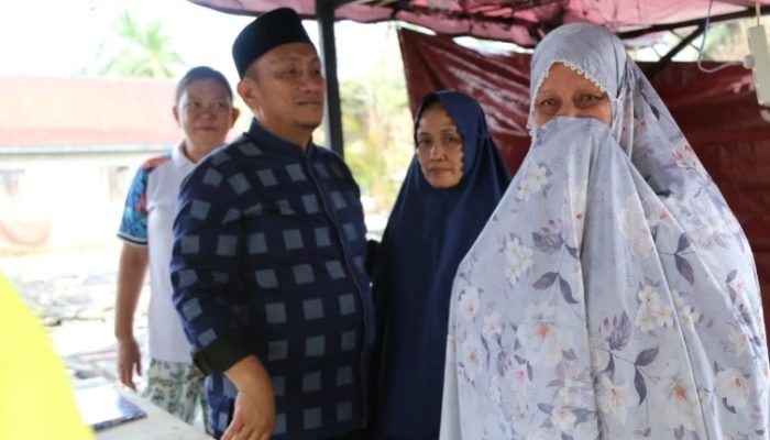 Bupati Luwu Timur Temui Korban Kebakaran di Maliwowo