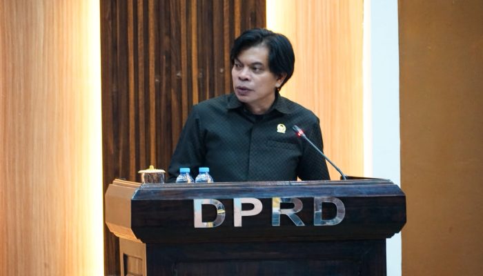 Wahidin Wahid Bantu Salurkan 60 Ekor Kambing di Desa Teromu