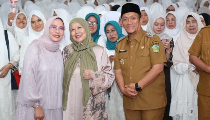 Tabligh Akbar Bersama Dewi Yull Bupati Luwu Timur Ajak Orang Tua Mendidik Anak dengan Cinta dan Sabar