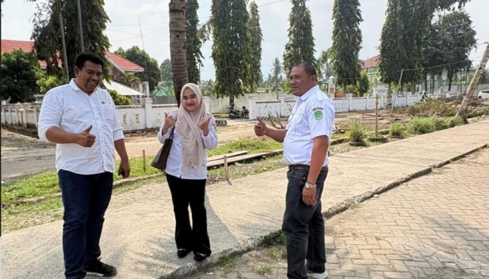Anggota DPRD Luwu Timur Tinjau Lahan Pembangunan Kantor Camat Tomoni