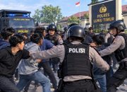Kapolres Luwu Timur Pimpin Pengamanan Bentrok Pemuda di Wotu, Gas Air Mata Ditembakkan