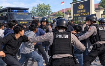 Kapolres Luwu Timur Pimpin Pengamanan Bentrok Pemuda di Wotu, Gas Air Mata Ditembakkan
